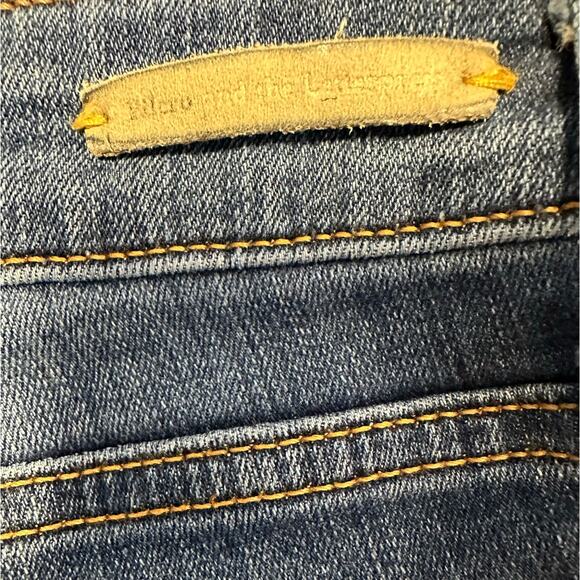 Anthropologie Pilcro and the Letterpress Medium Wash Flare Leg Jeans Size 28 - Picture 3 of 10